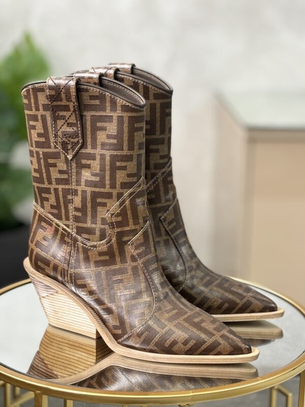 Bottines Fendi T.38,5