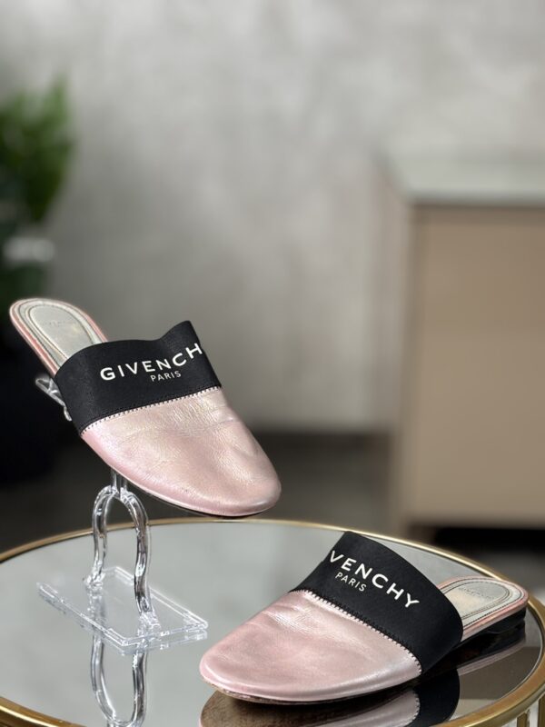 Mules Givenchy T.39