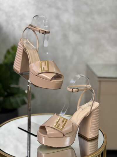 IMG_5633 Sandales Fendi T.37,5